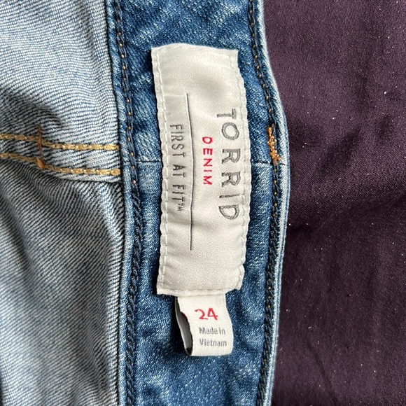 Boyfriend Bermuda Vintage Stretch Mid-Rise Short - Picture 2 of 3